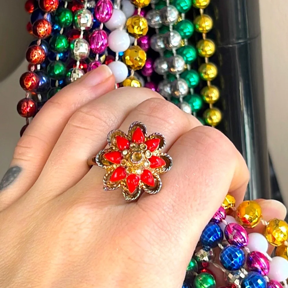 Vintage adjustable ring 🌺 - Picture 1 of 3